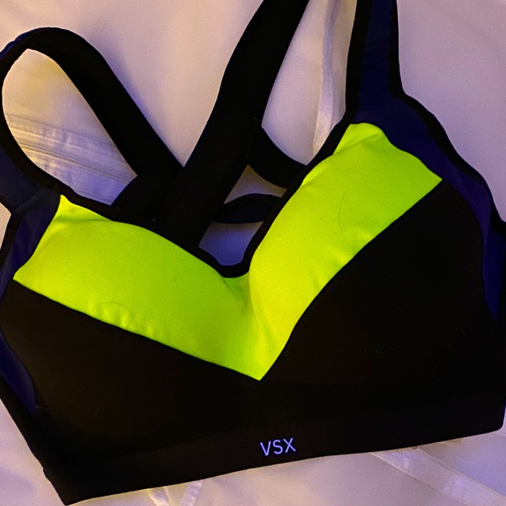 VS SPORT I LOVE THIS SPORTS BRA!!! Lots of support, mad it doesn’t fit nwot